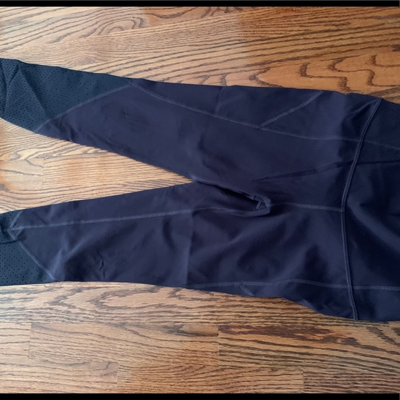 Lululemon high rise 7/8 leggings - Picture 3 of 4